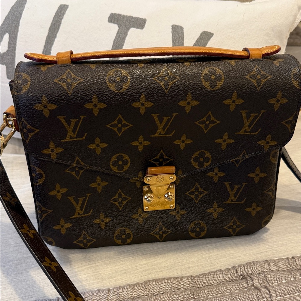 Louis Vuitton Brown and Tan Pouchette Métis